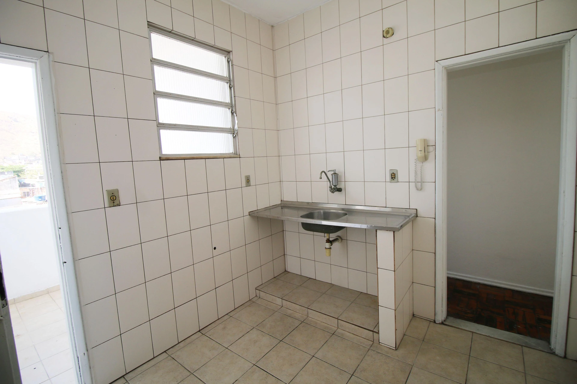 2-bedroom apartment with 1 bathroom and no parking — photo 9