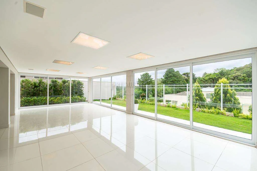 House with 4 en-suite bedrooms and 525 m²