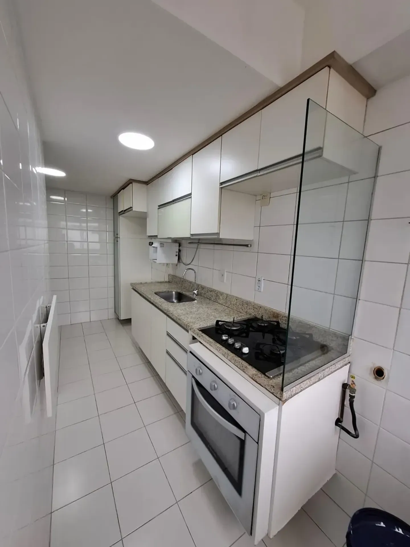 Apartamento de 2 quartos com 3 banheiros e cozinha fechada — photo 12