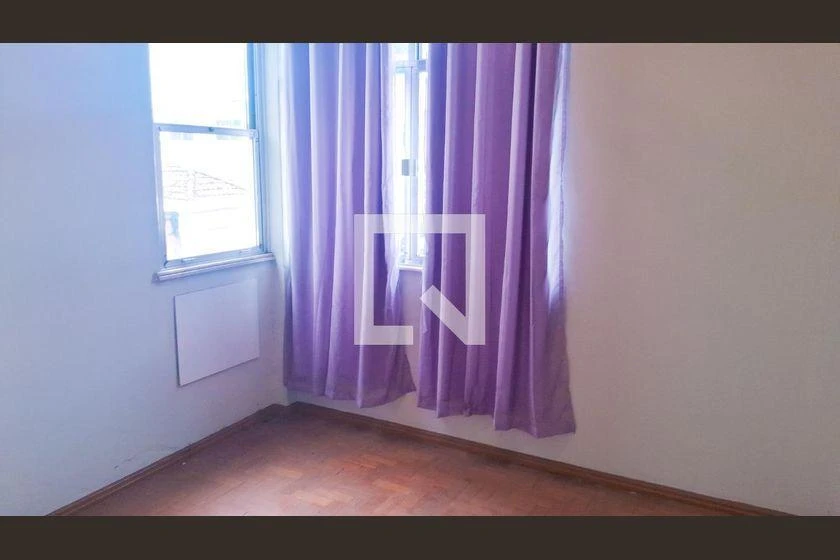 Wood or laminate floors in a 2-bedroom apartment, 75 m²
