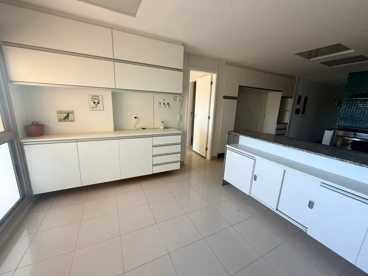 4-bedroom apartment with 5 bathrooms and open-plan gas kitchen — photo 22