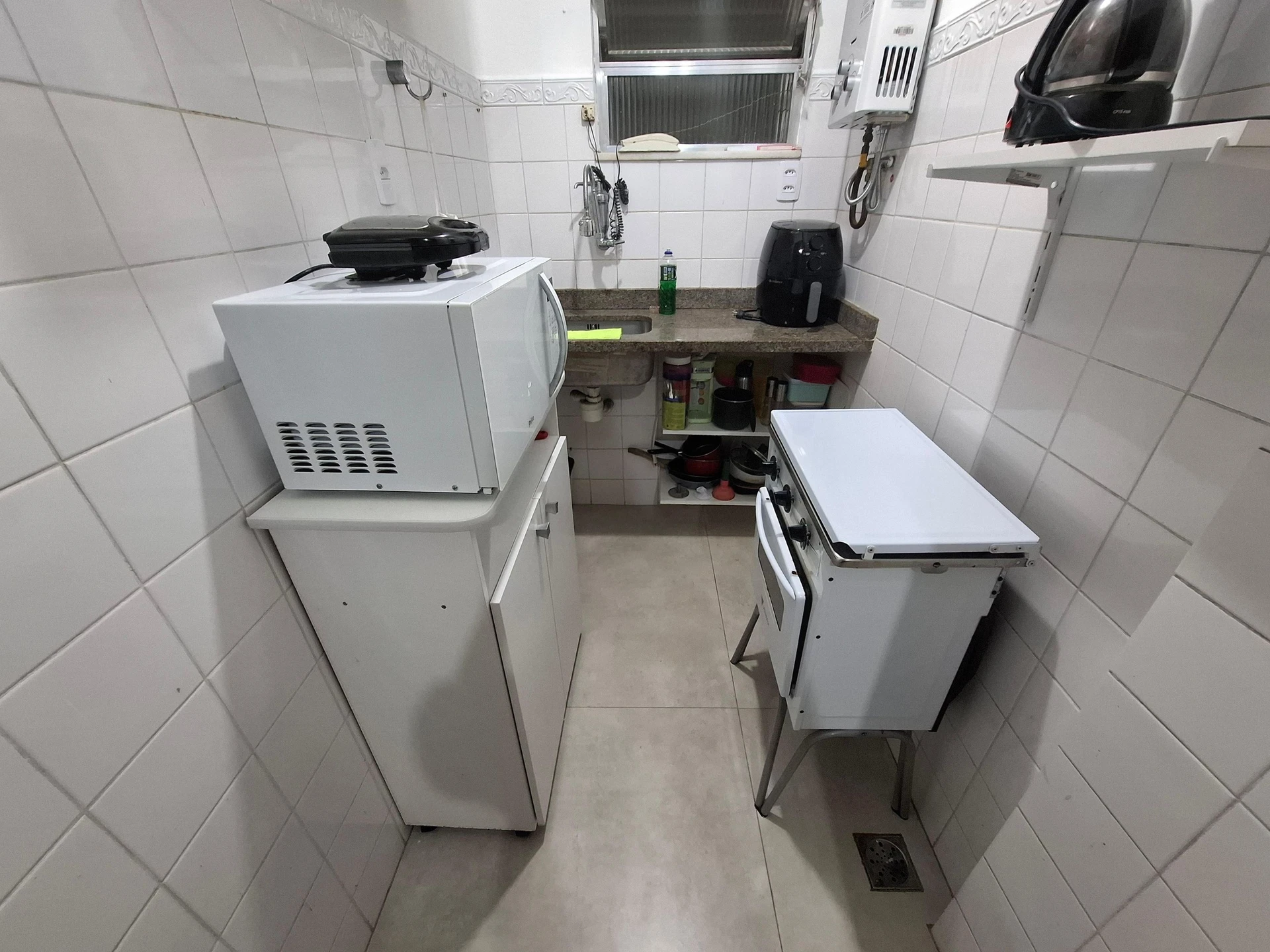 Apartamento mobiliado de 1 quarto com espaço de home office