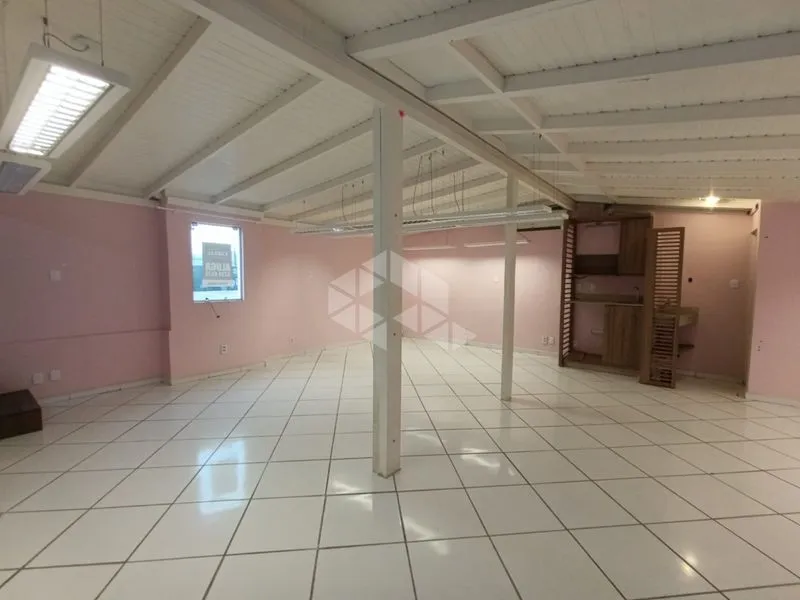 80 m² studio with balcony and air conditioning — photo 4