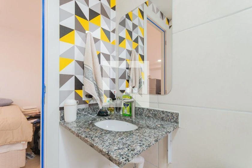 Apartamento de 1 dormitorio con balcón acristalado y 32 m² — photo 24