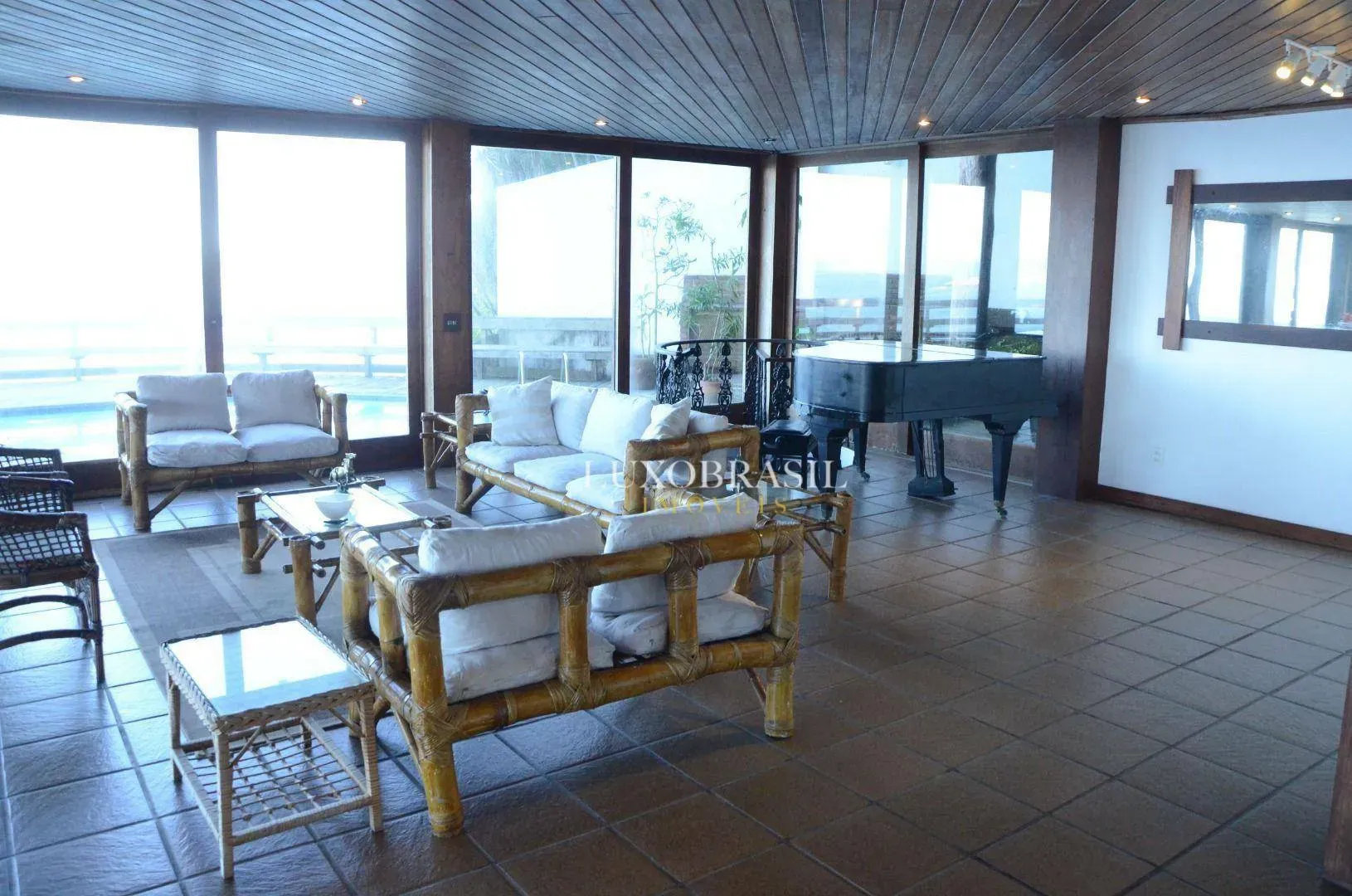 800 m² house with 5 bedrooms and 5 bathrooms — photo 42