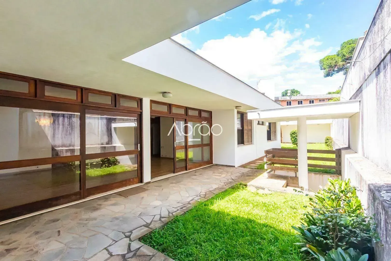 House with 4 bedrooms, 5 bathrooms and 319 m² — photo 24