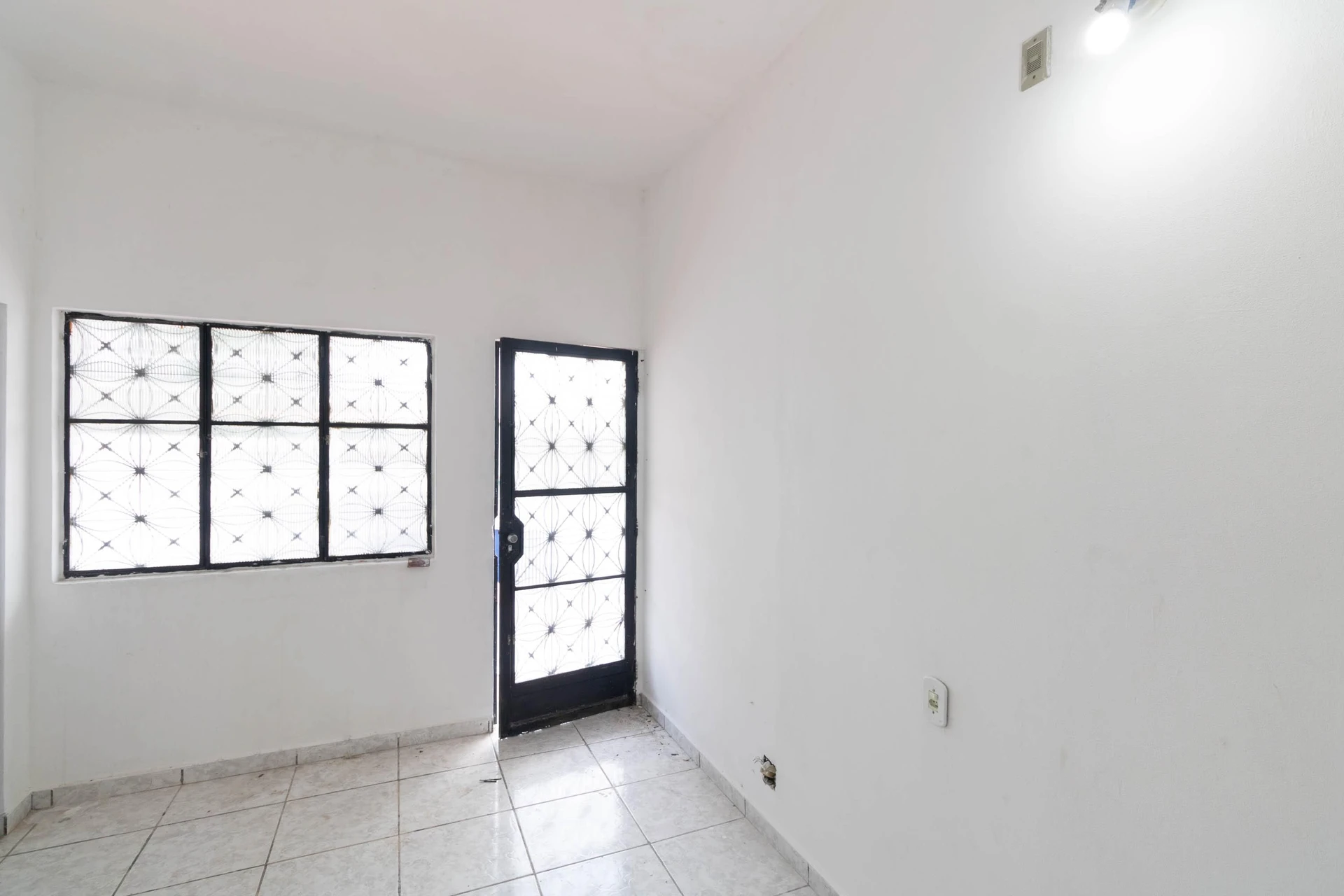 House with 3 bedrooms and a shared outdoor pool — photo 17