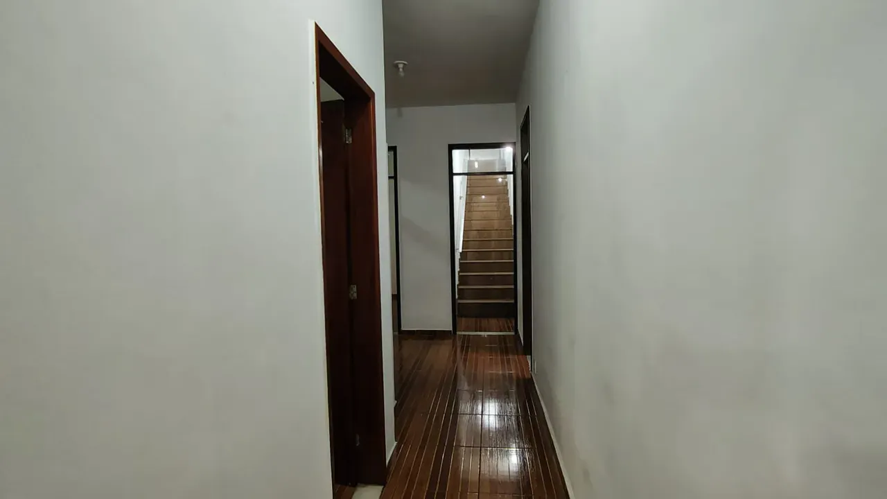 Unfurnished house with 7 bedrooms and 1 suite — photo 20