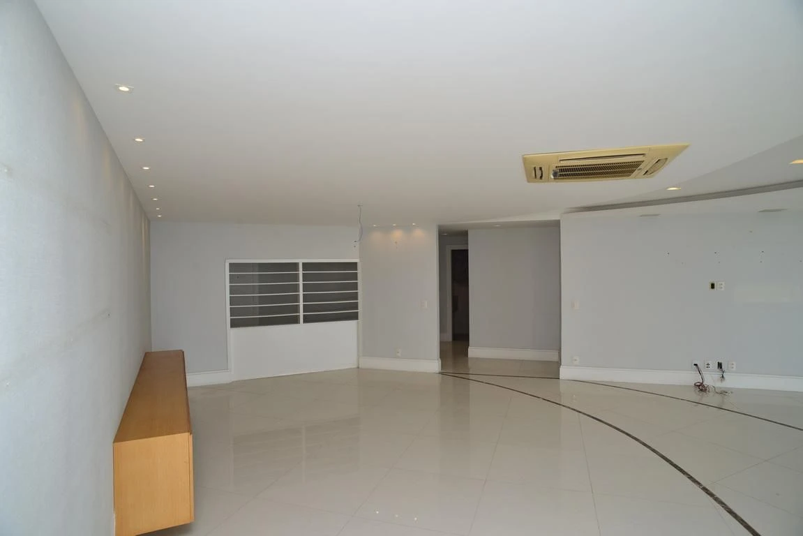 Ванна та 4 спальні: квартира 300 м² — photo 14