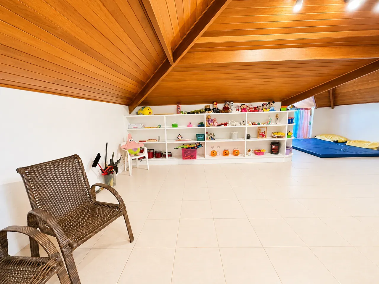 Furnished house with 4 bedrooms and 4 bathrooms — photo 17