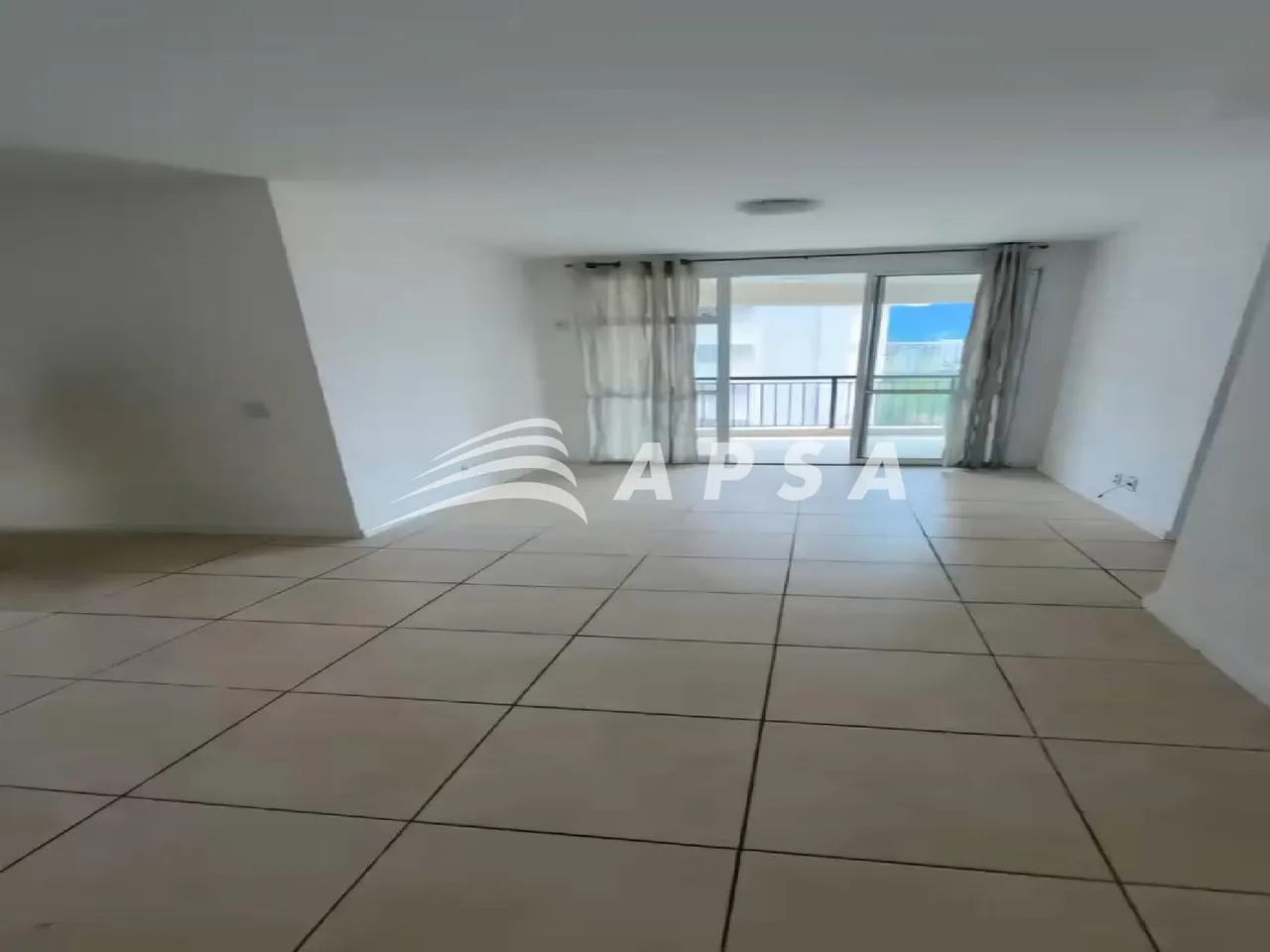 Apartamento de 2 quartos com cozinha integrada e varanda — photo 2