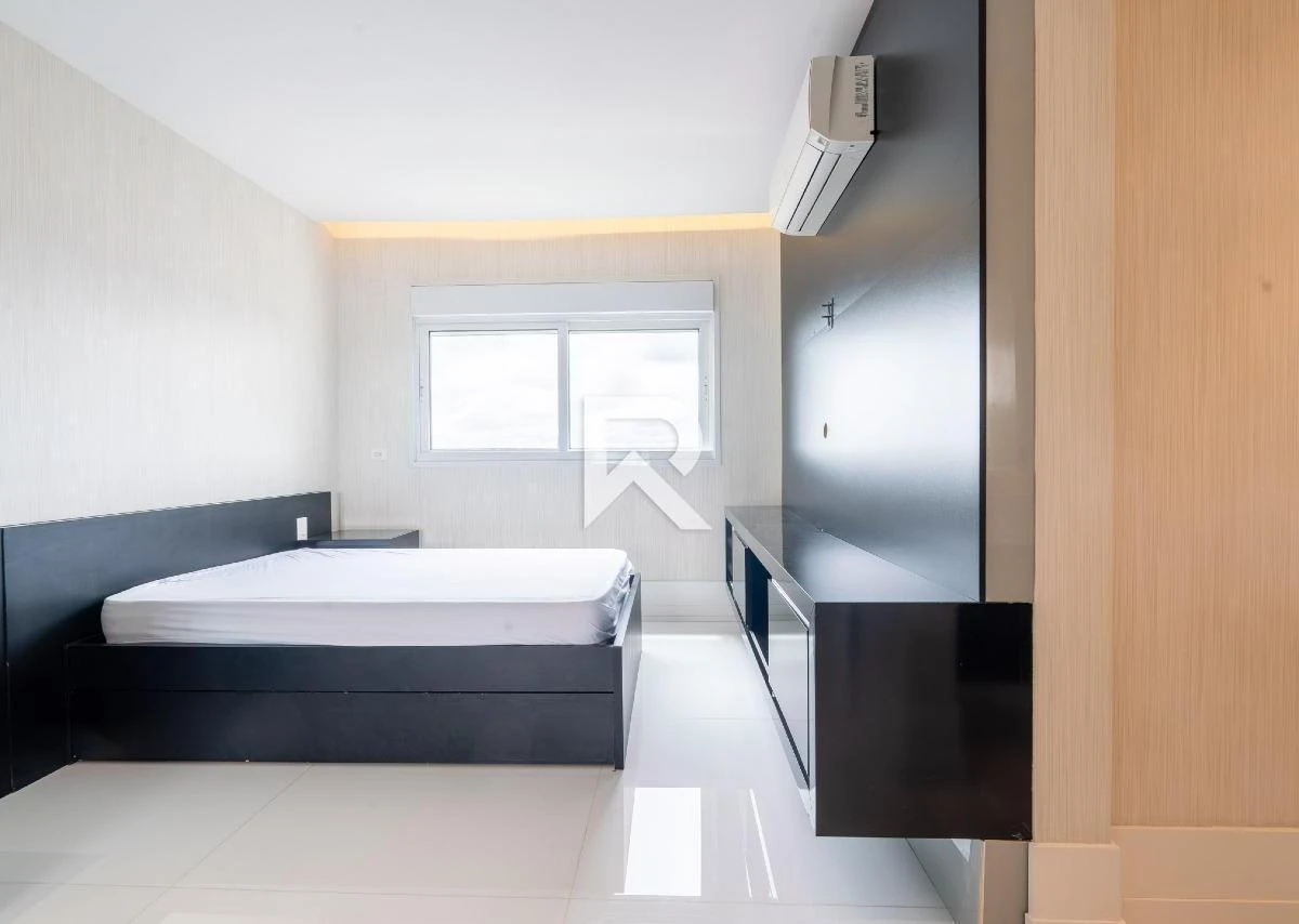 276 m² apartment with a bathtub and floor-to-ceiling windows — photo 11