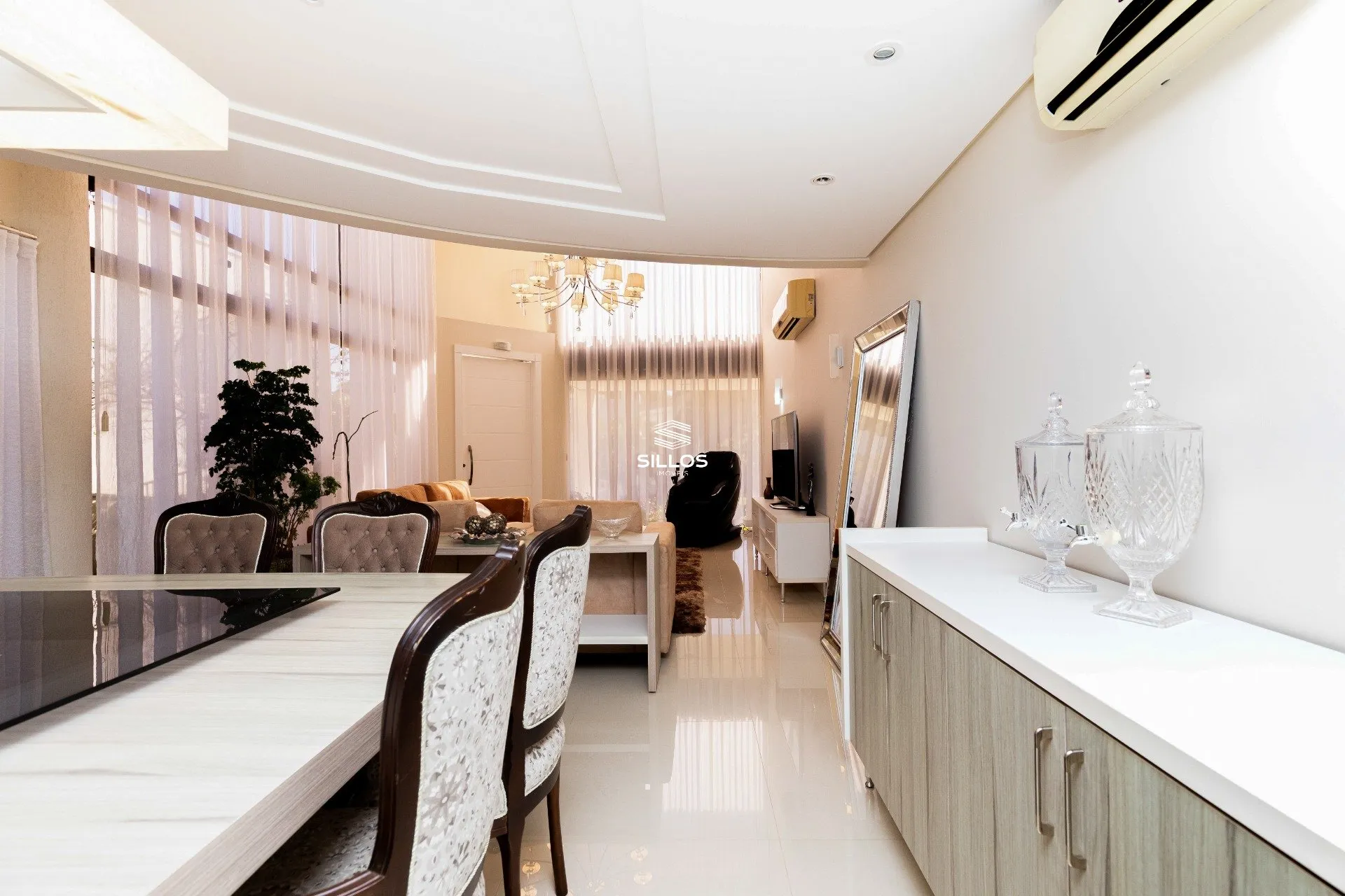 House with 4 bedrooms, 8 parking spaces in a condo — photo 4