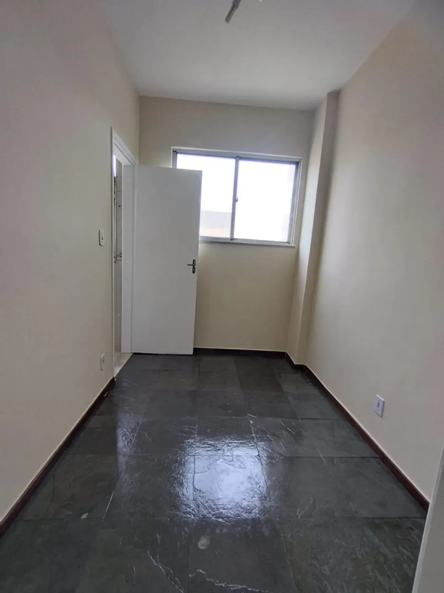Rental apartment with 2 bedrooms and a private garden — photo 7