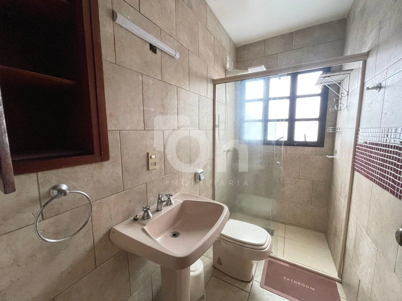 3-bedroom house with a bathtub — photo 11