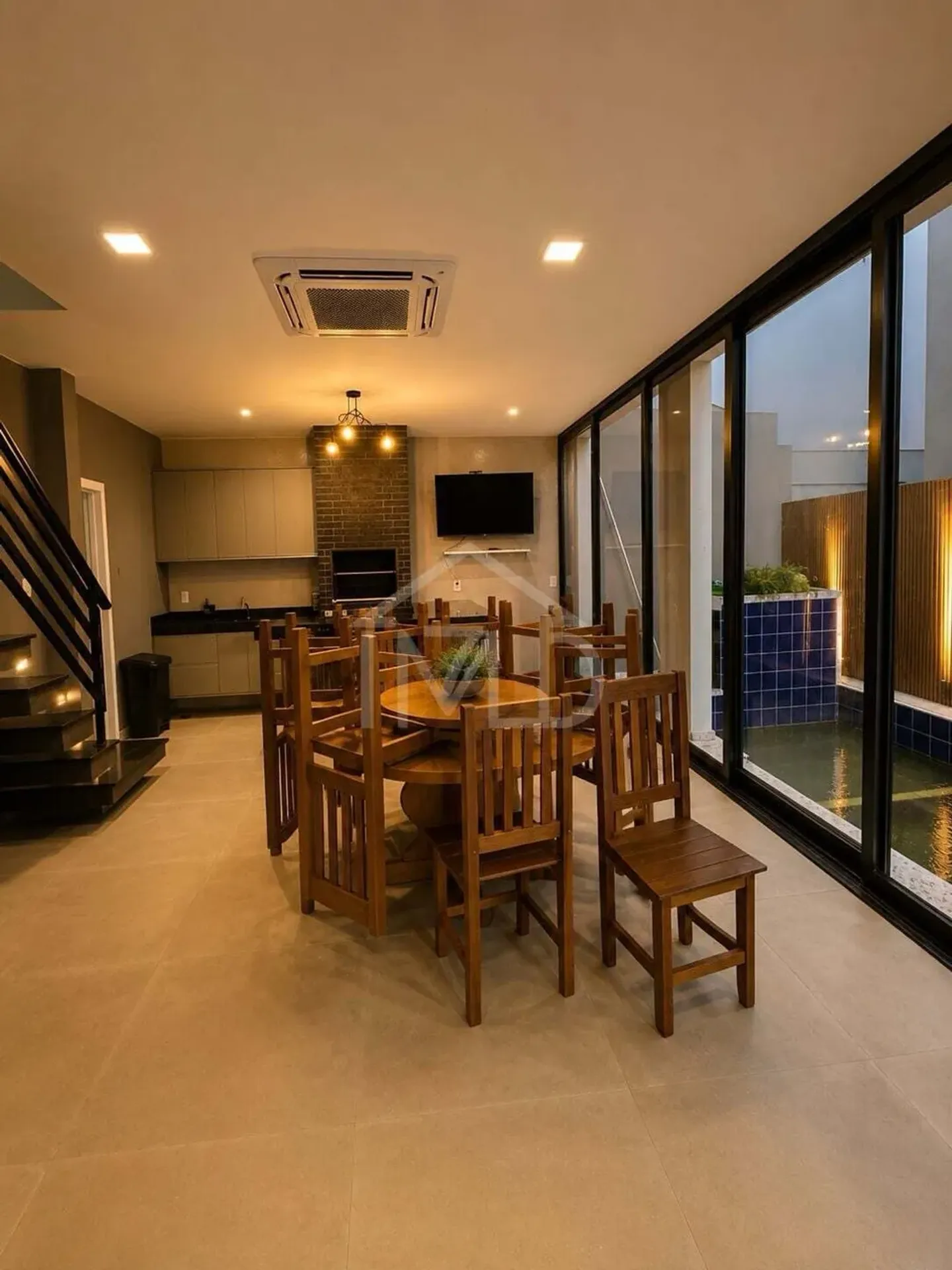 Casa mobiliada com 4 suítes e piscina, 420 m² — photo 24