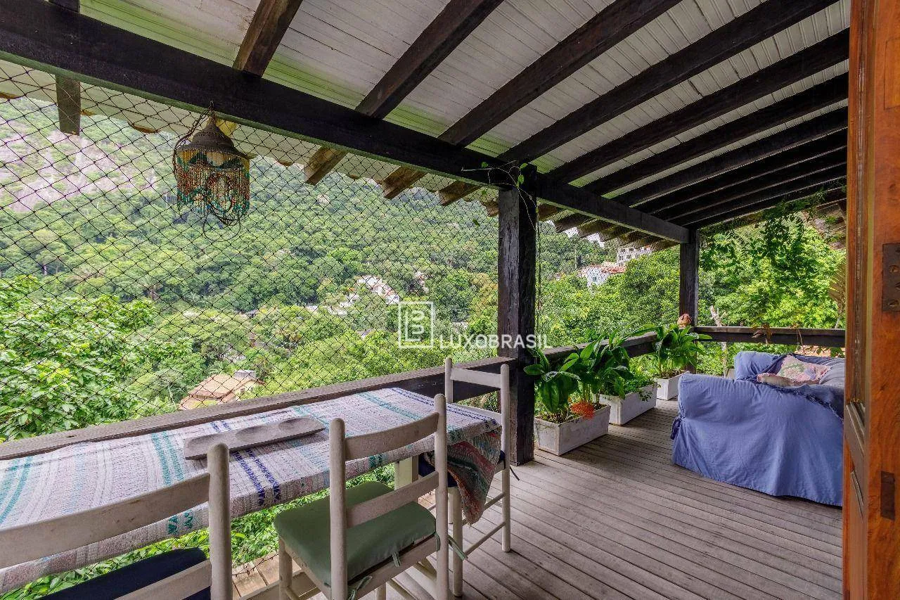 Triplex house with 4 bedrooms and 5 bathrooms with balcony — photo 17