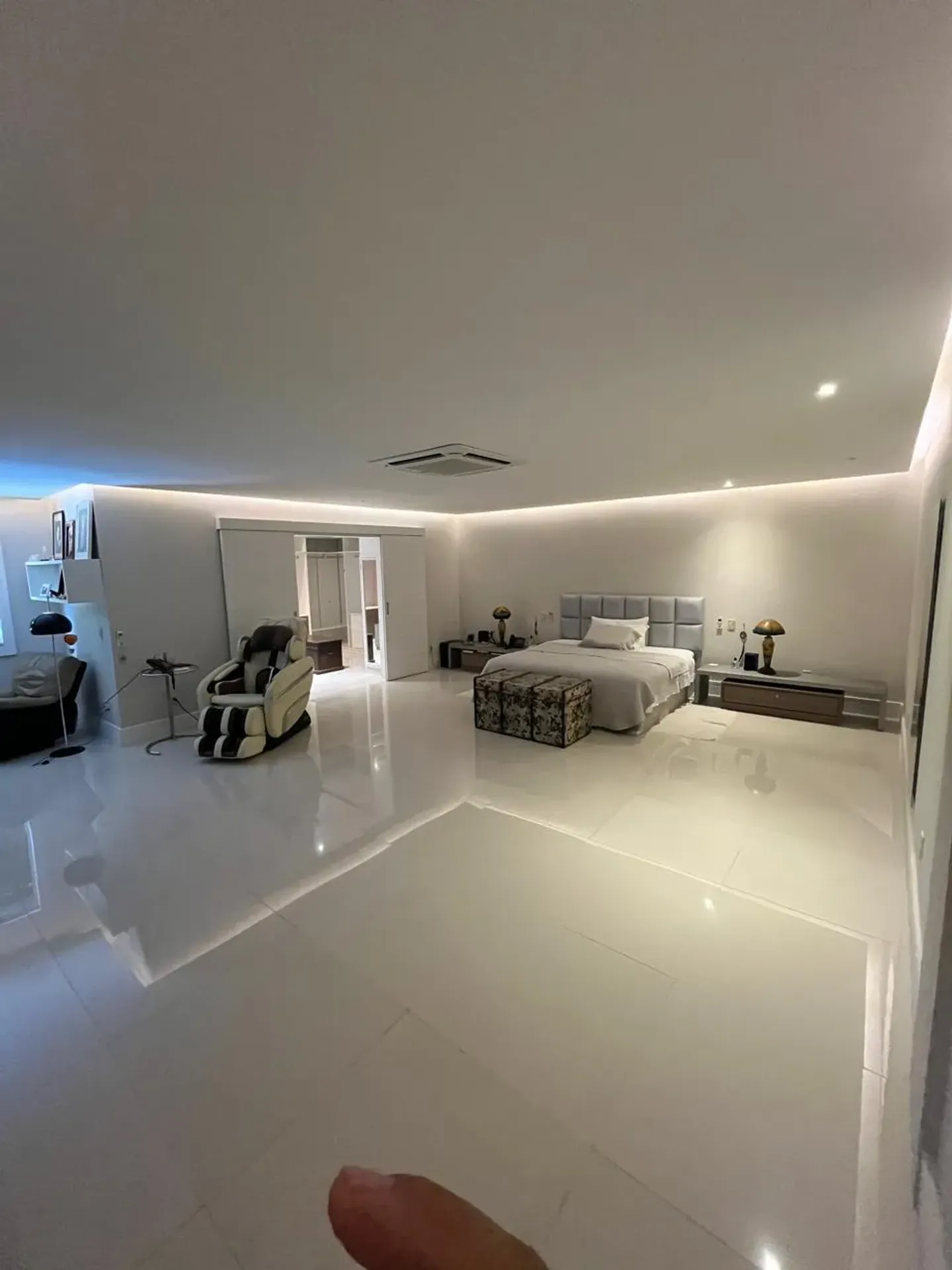 Furnished house with 5 bedrooms and open-plan kitchen — photo 52