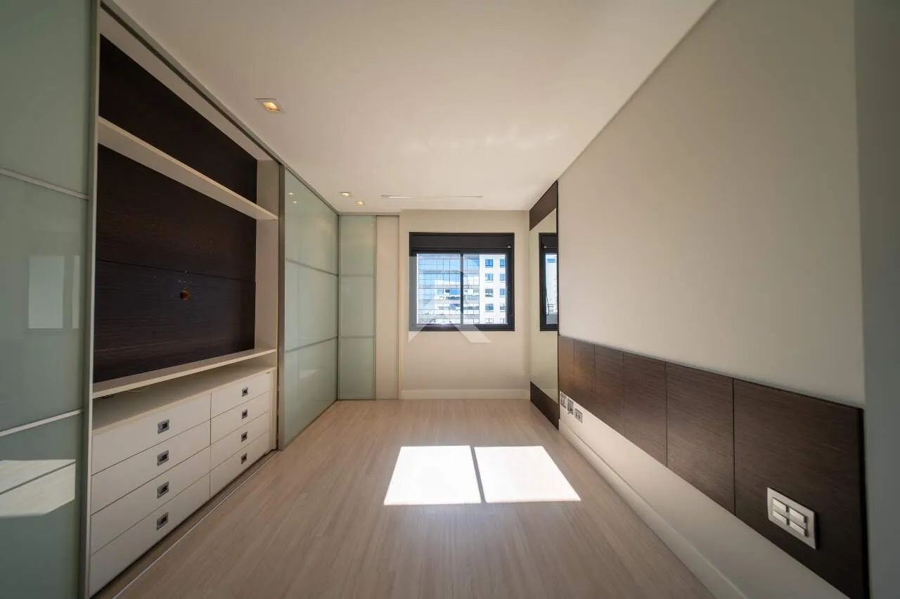 151 m² apartment with 3 bedrooms and 2 parking spots — photo 3