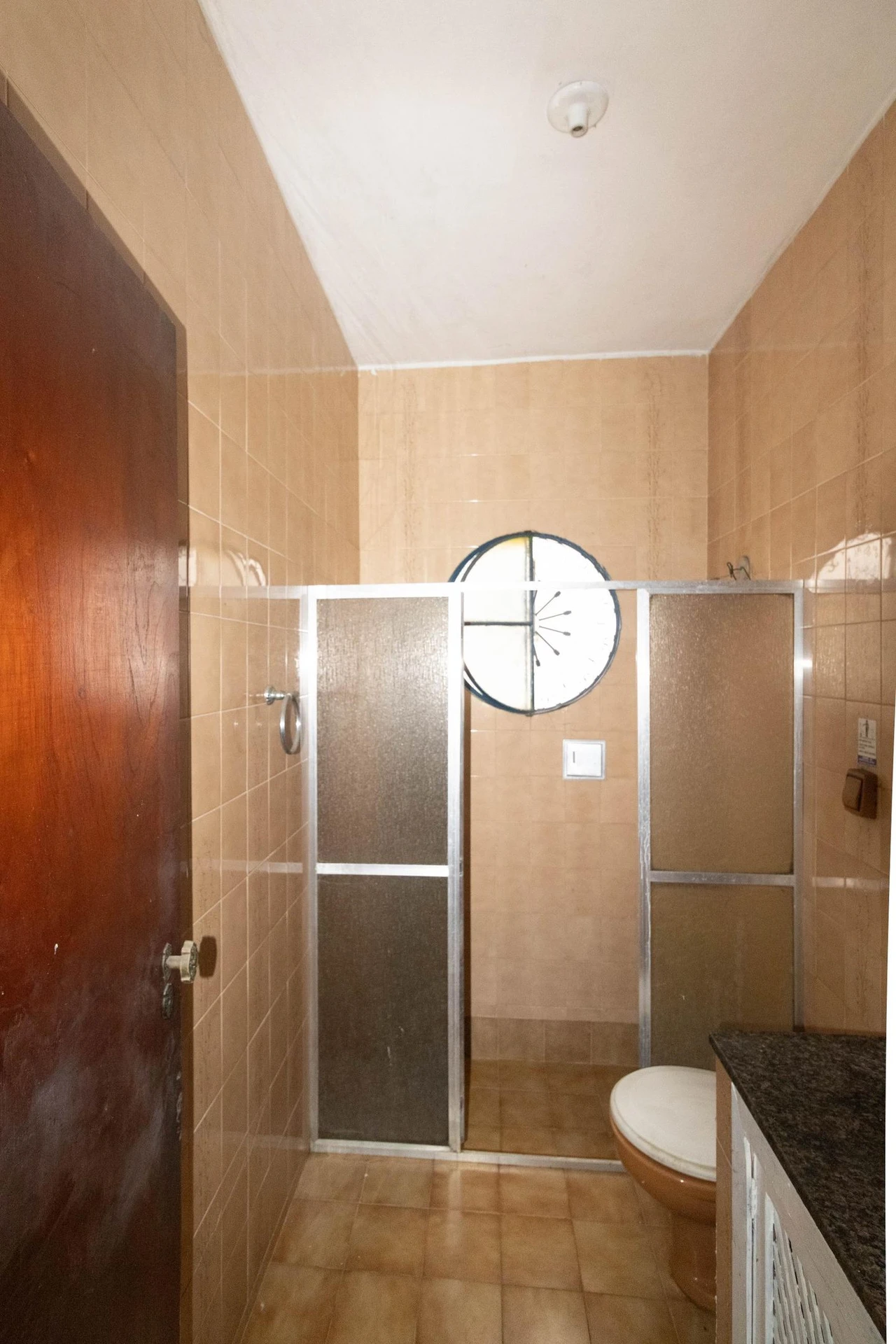 House with 4 bedrooms and 1 bathroom, separate kitchen — photo 48