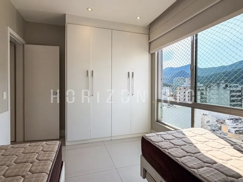 3-bedroom apartment with a mountain view — photo 12
