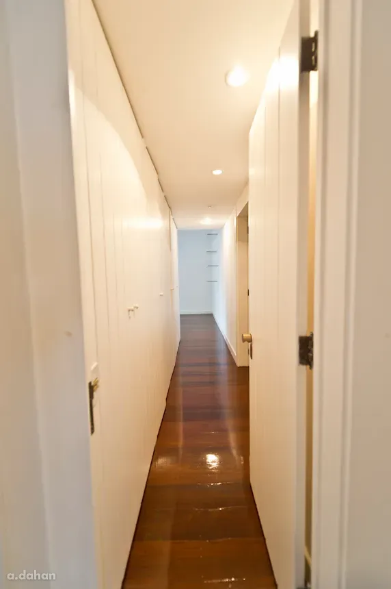 Unfurnished apartment with 4 bedrooms and 5 bathrooms — photo 14