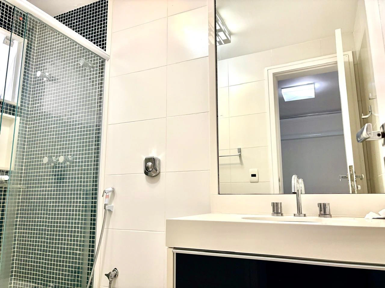 Furnished house with 3 en-suite bedrooms and private BBQ — photo 19