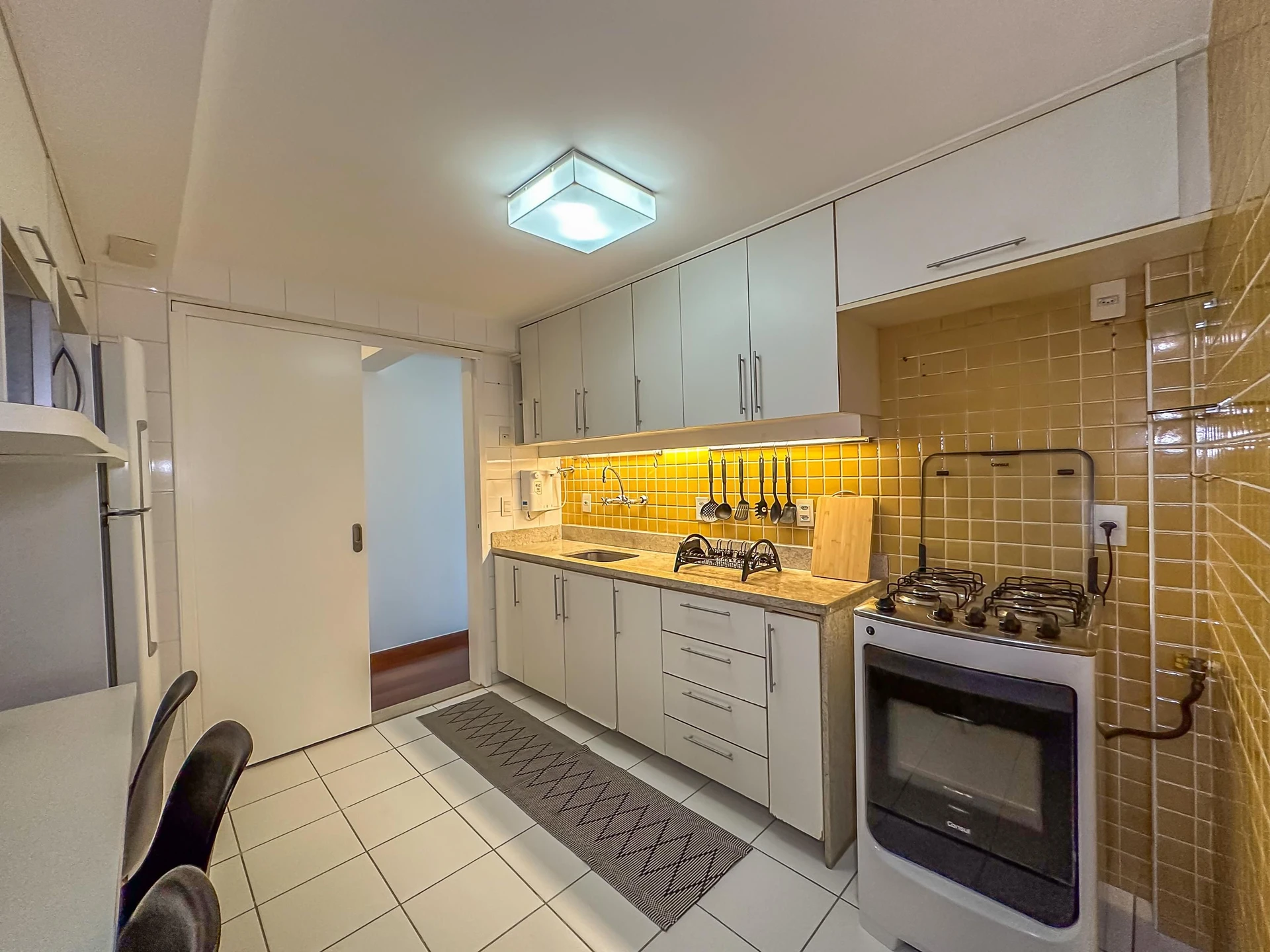 Furnished 2-bedroom apartment with open views — photo 30