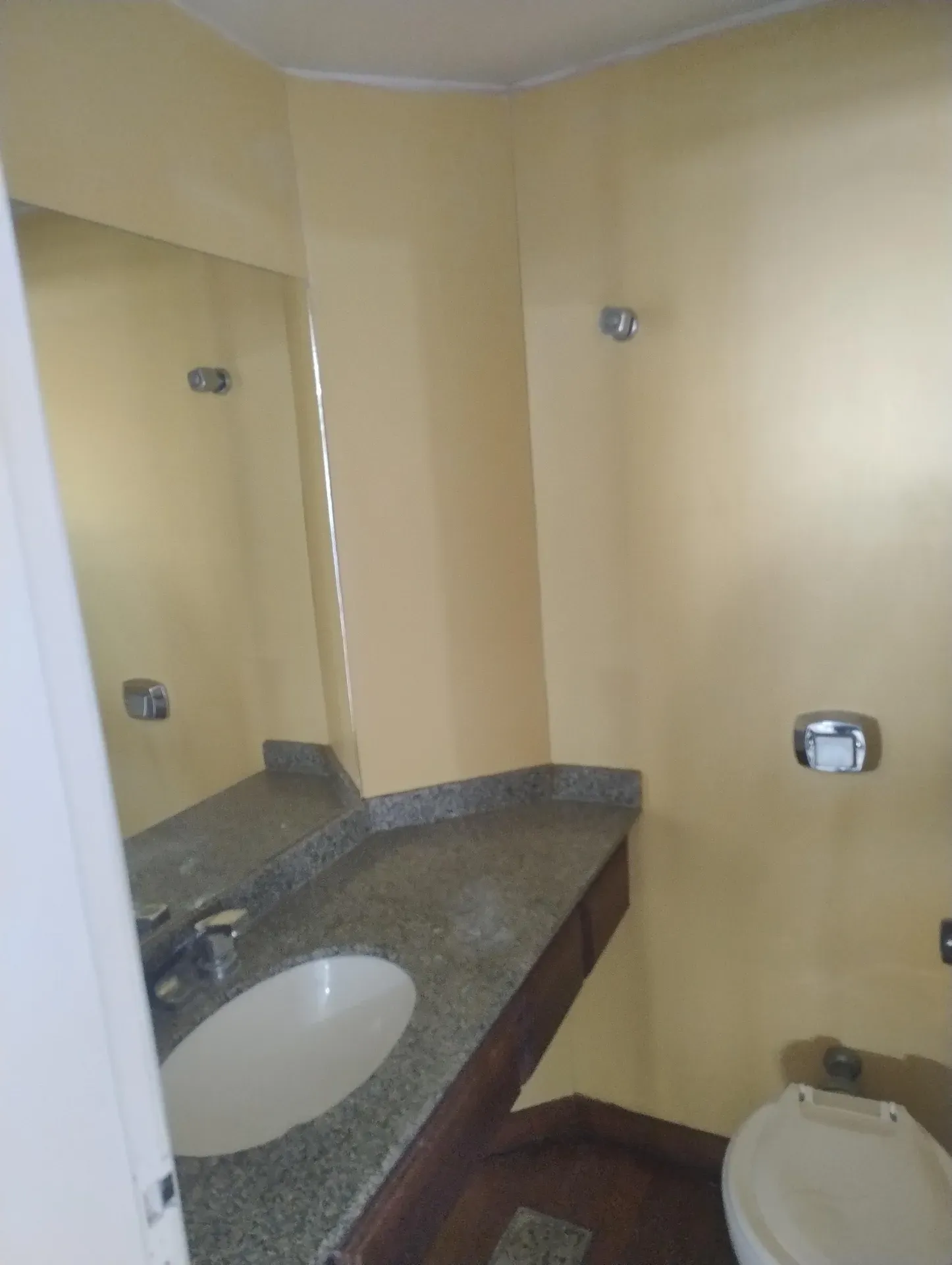 1st-floor apartment with 4 bedrooms, balcony and suite — photo 16