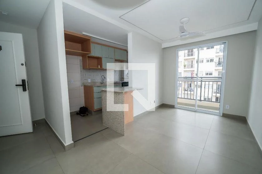 2-bedroom apartment in a building with a gym — photo 2