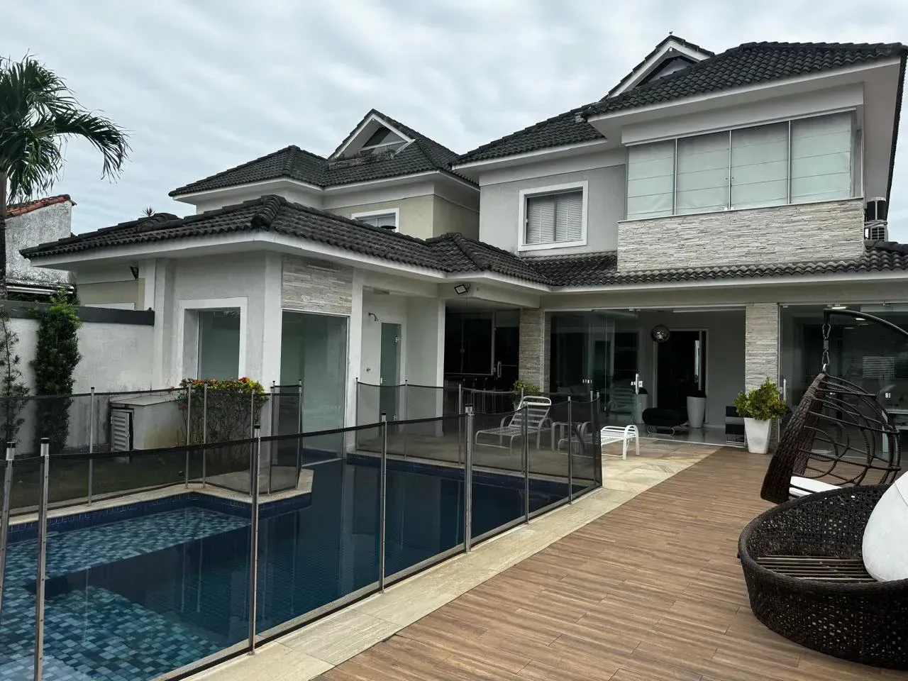 Furnished house with 5 bedrooms and open-plan kitchen — photo 15