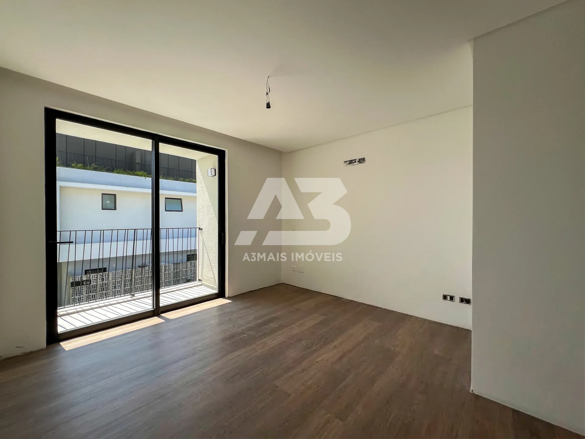 3-bedroom house with floor-to-ceiling windows in Curitiba — photo 4