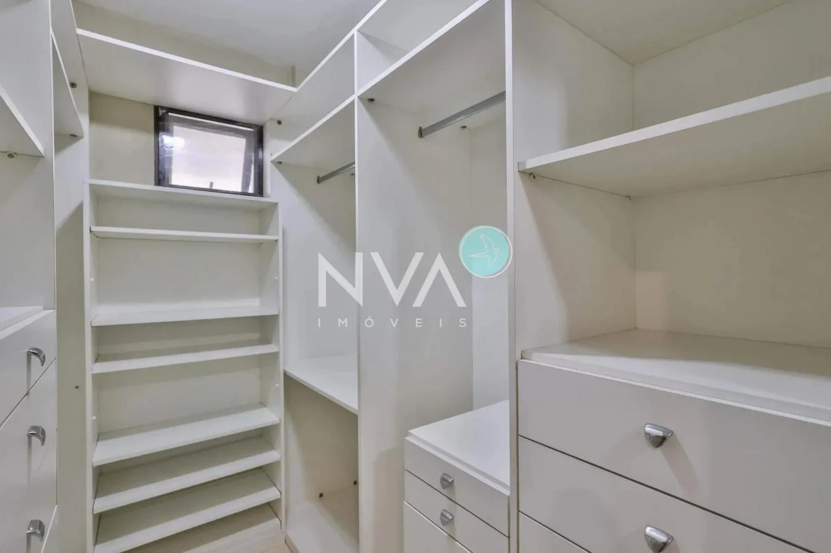 Apartment with balcony, 3 bedrooms and 4 bathrooms — photo 33