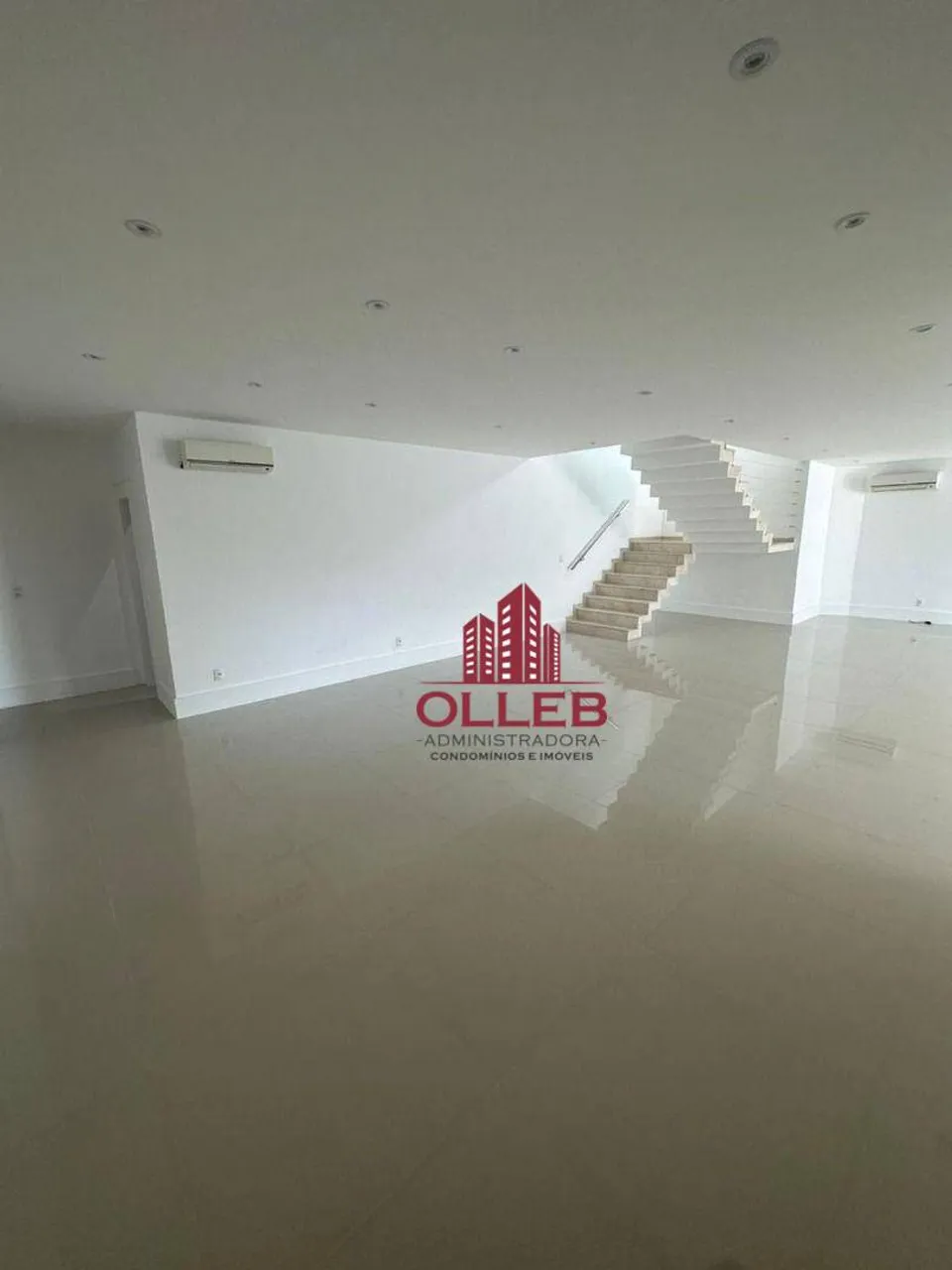 House with air conditioning, 5 bedrooms and 1 bathroom — photo 4