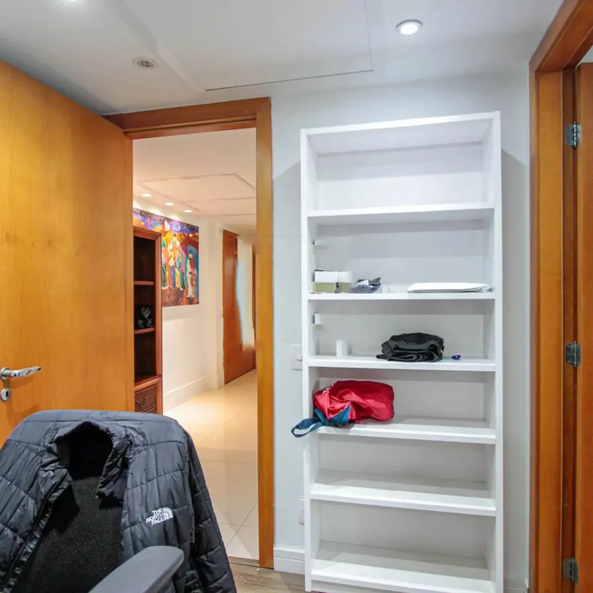 Furnished apartment, 105 m², with a glass-enclosed balcony — photo 11