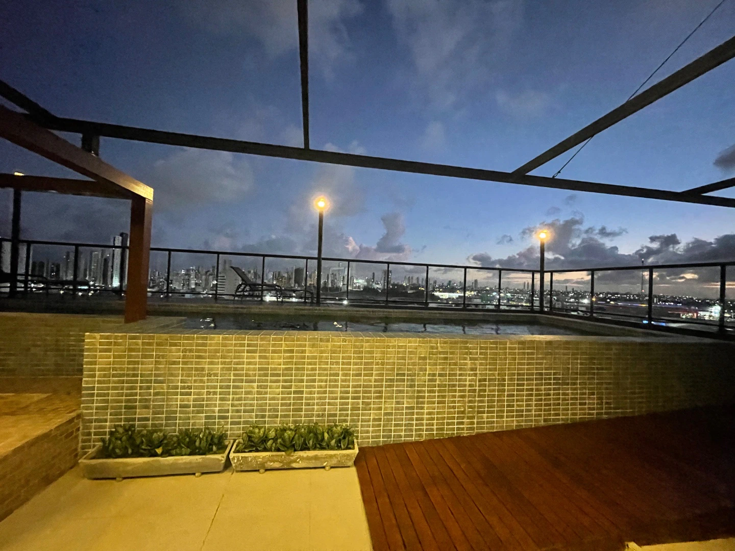 Balcony with a grill in a 3-bedroom apartment, 80 m² — photo 26