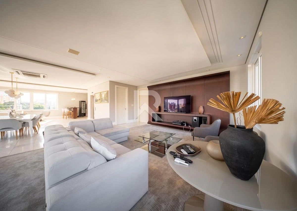 344 m² apartment with floor-to-ceiling windows and a bathtub — photo 3