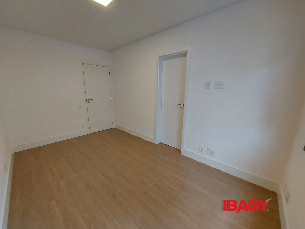 Apartamento de 2 dormitorios con balcón y parrilla — photo 19