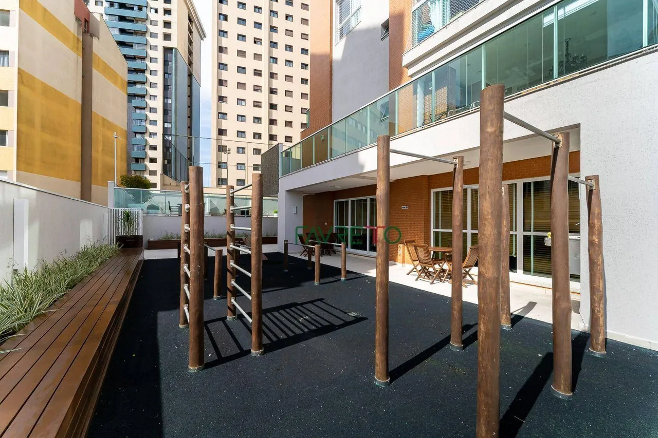 Departamento con balcón cerrado con vidrio en Curitiba — photo 17