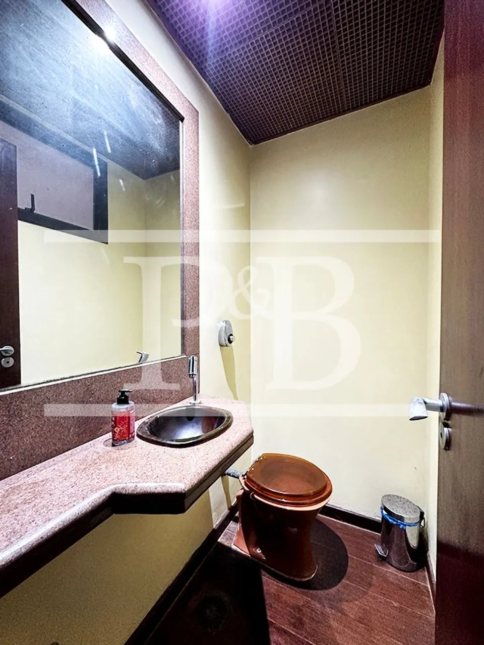 4-bedroom apartment with 250 m² and glassed-in balcony — photo 19