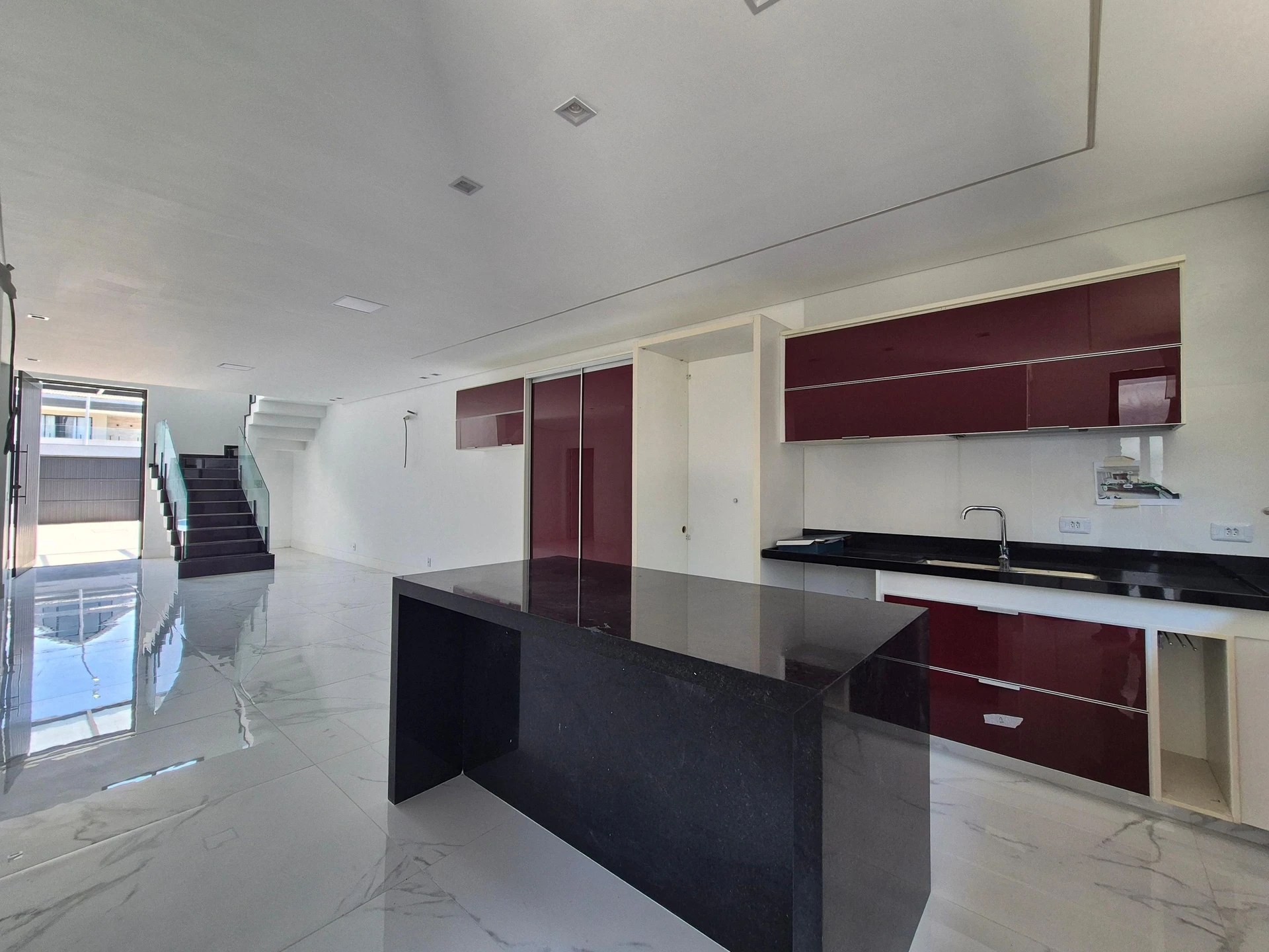 Ventanales de piso a techo y 5 dormitorios: casa de 403 m² — photo 27