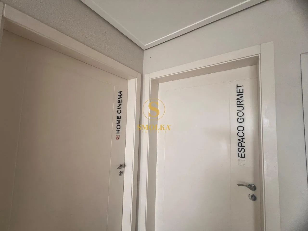 98 m² apartment with an open-plan kitchen and parking — photo 35