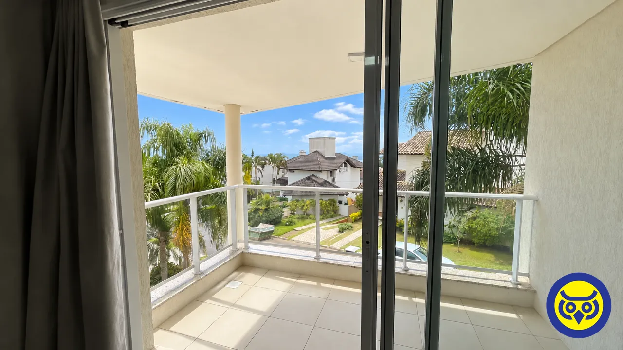 3-bedroom house with a water view — photo 17