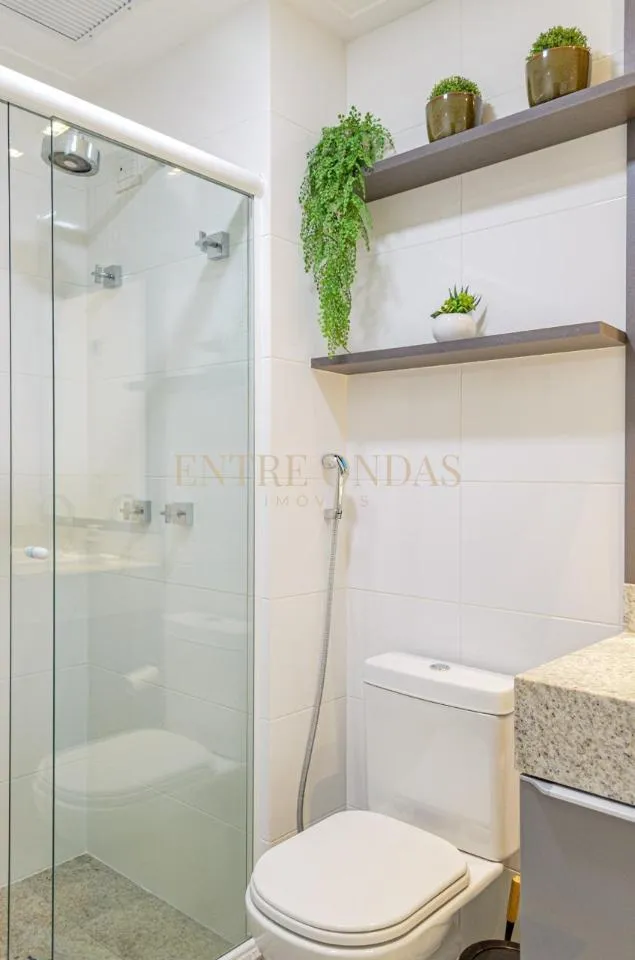 Furnished 2-bedroom apartment with open-plan kitchen — photo 18