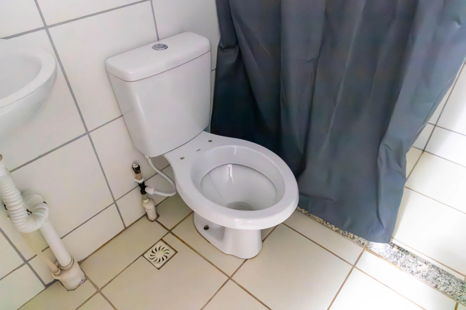 Квартира з 2 спальнями і 1 власною ванною без паркування — photo 21