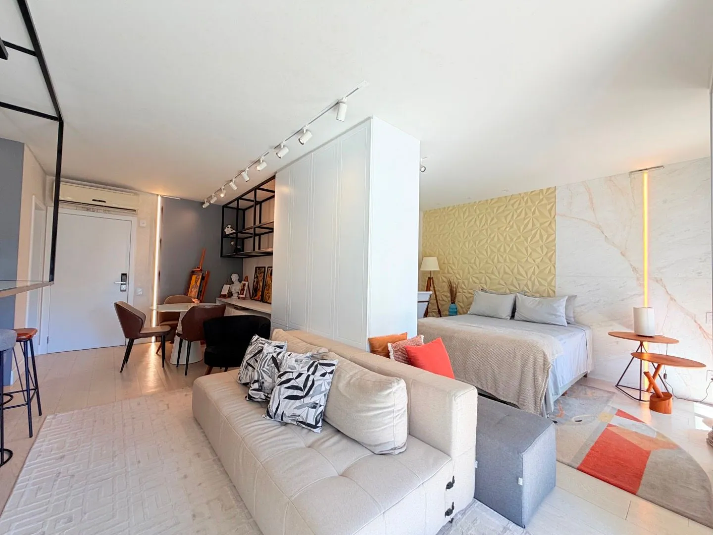 Furnished 58 m² studio with 1 bedroom and 2 parking — photo 10