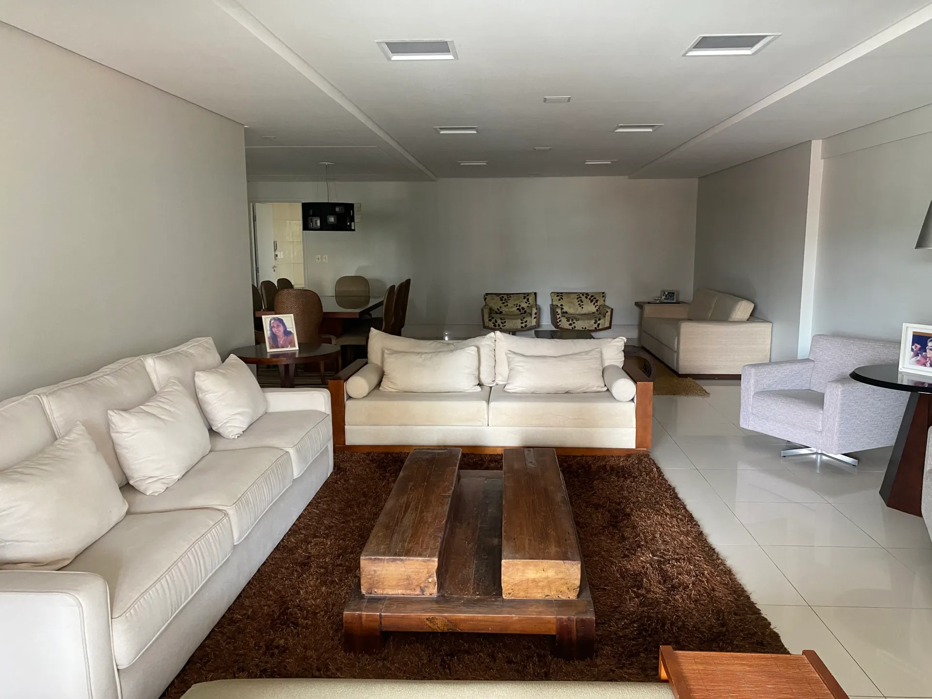 Орендне житло: 4 кімнати та 298 м²