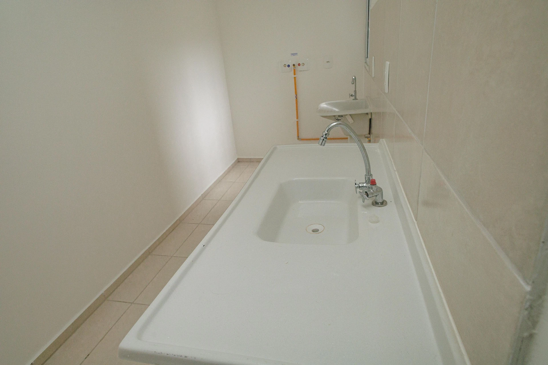 Квартира с 2 спальнями, газовой плитой и 1 местом — photo 4