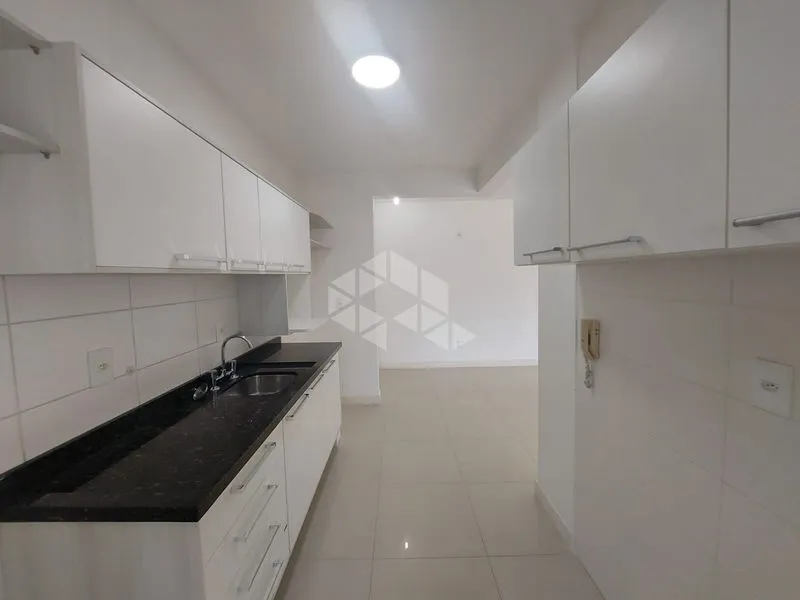 2-bedroom apartment with a mountain view in Florianópolis — photo 5