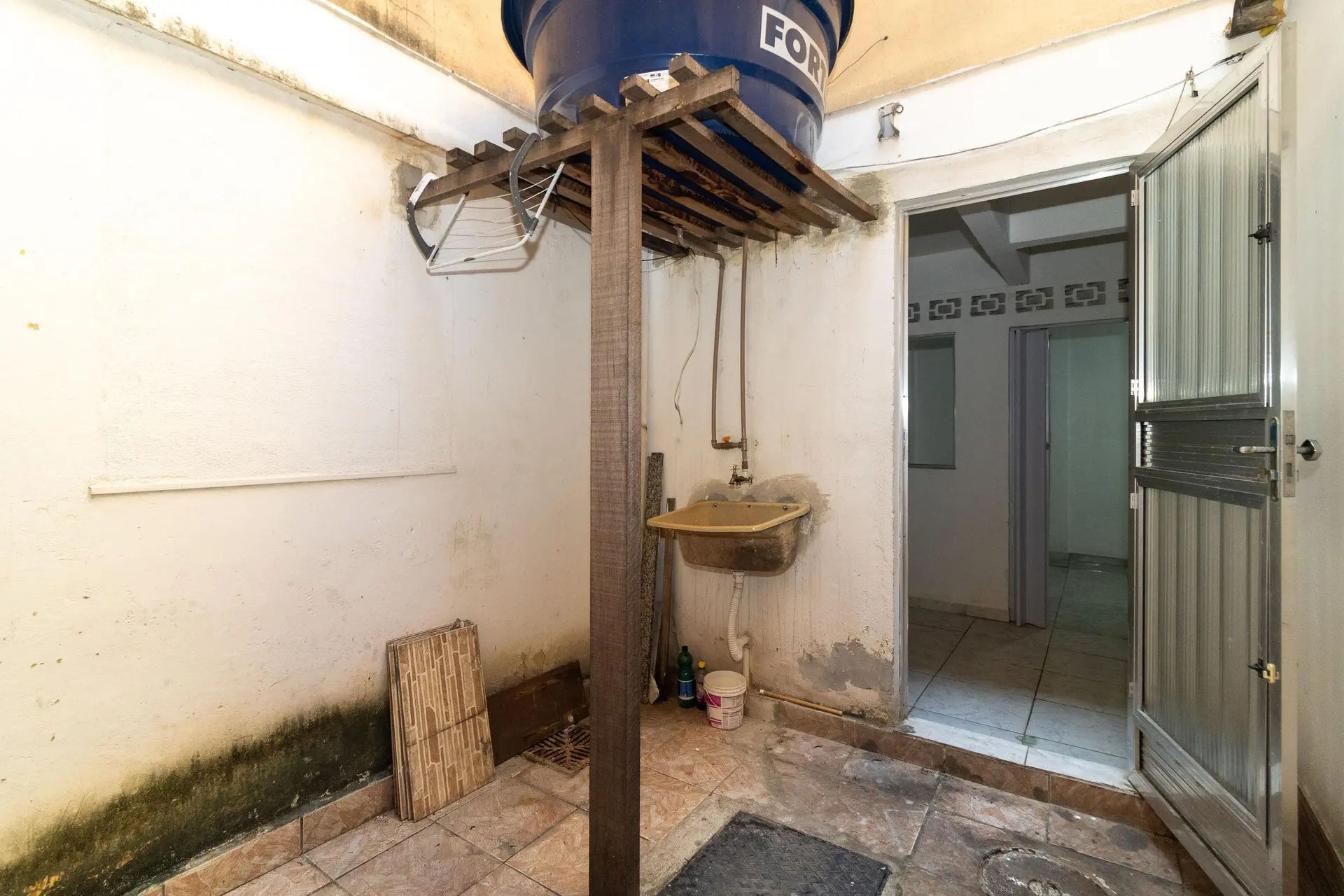 House with 2 bedrooms and an electric shower — photo 28